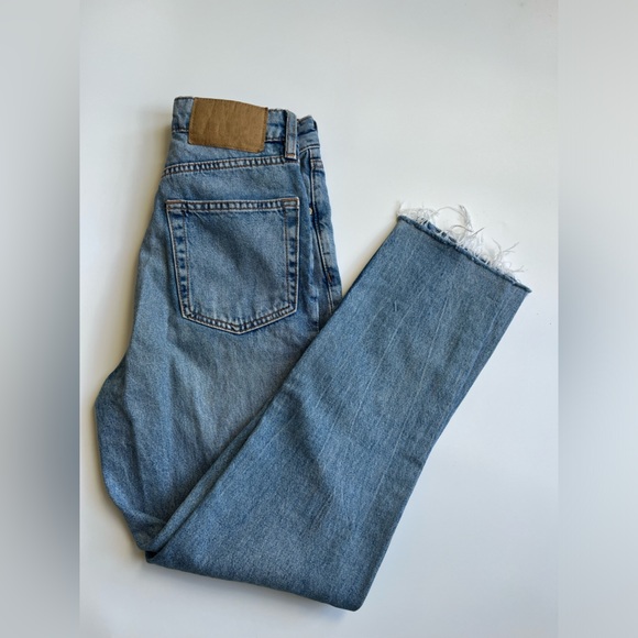 Divided Women’s Light Wash 5-Button High Rise Jeans Size 25 - Picture 7 of 7